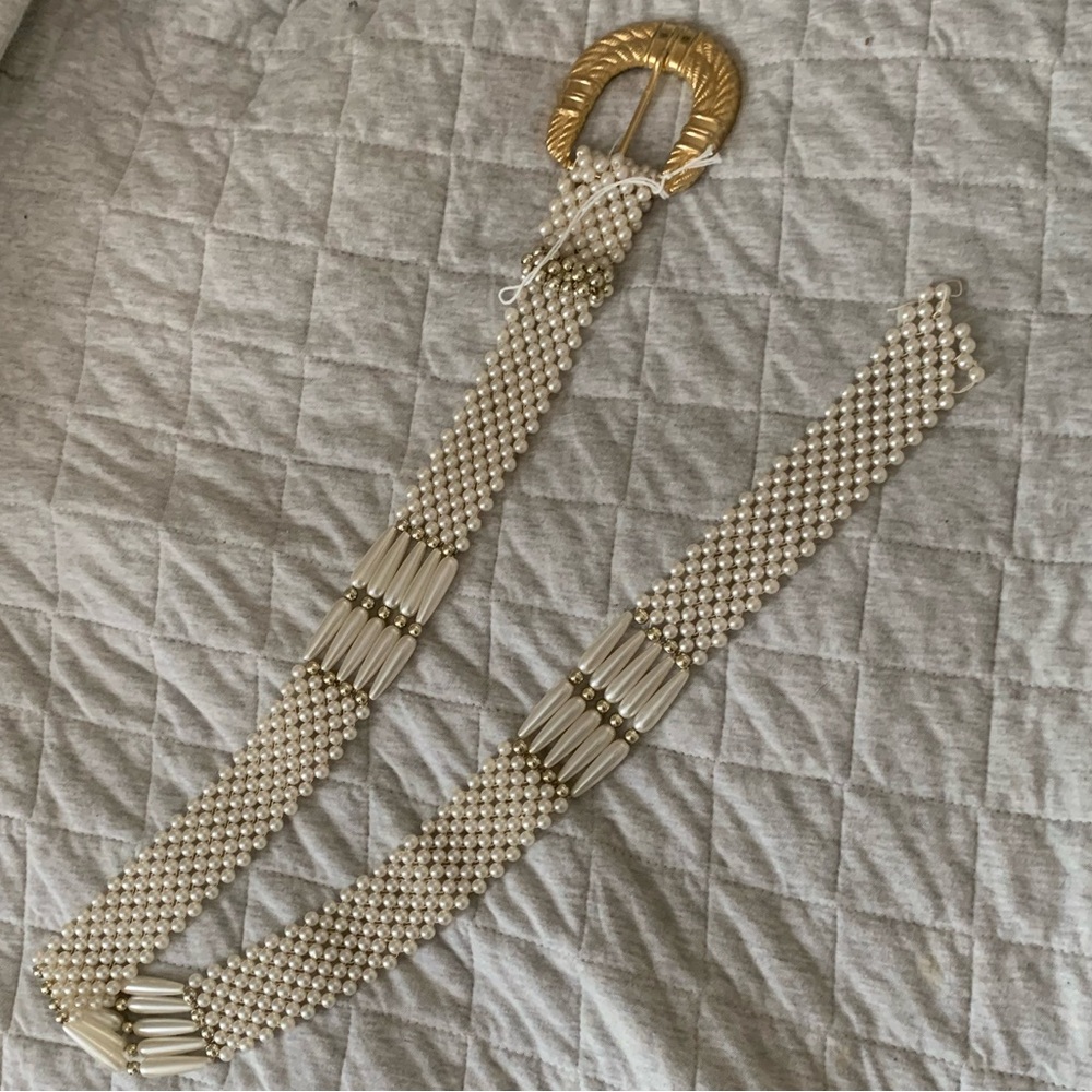 Vintage 1980’s faux pearl bead metal gold buckle statement belt *needs TLC*